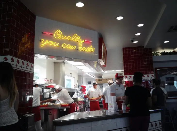 캘리포니아 명물 인엔아웃 버거, IN-N-OUT BURGER