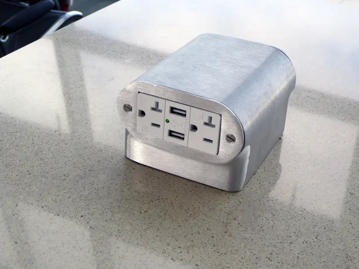 시애틀에서 나리타행 UNITED UA875 (777-200) 항공편