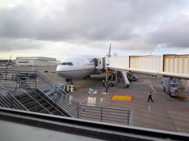 시애틀에서 나리타행 UNITED UA875 (777-200) 항공편