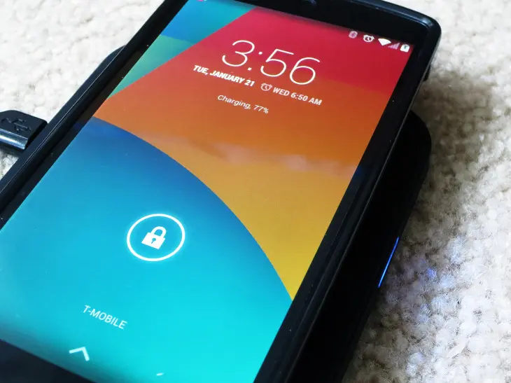 넥서스5에게 무선충전기 (Wireless Charging pad T511)를 선물하다.