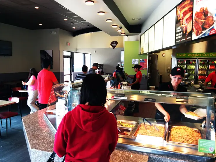 정통을 가장한 차이니즈 패스트푸드 레스토랑 “판다 익스프레스”