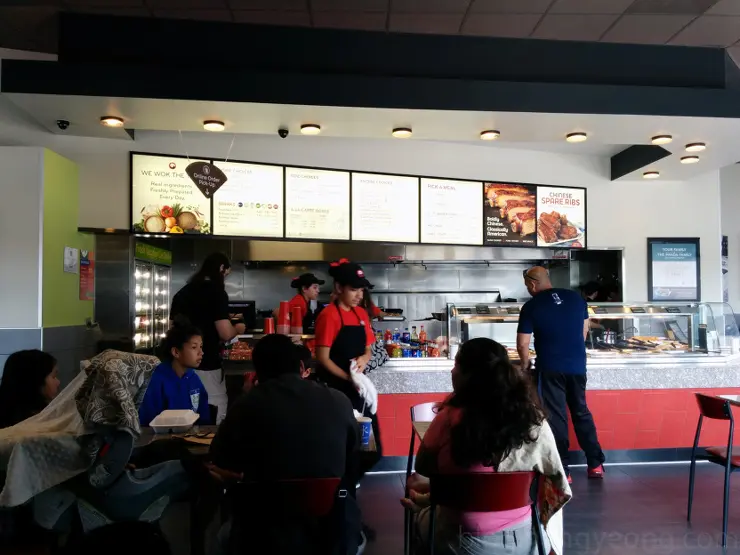 정통을 가장한 차이니즈 패스트푸드 레스토랑 “판다 익스프레스”