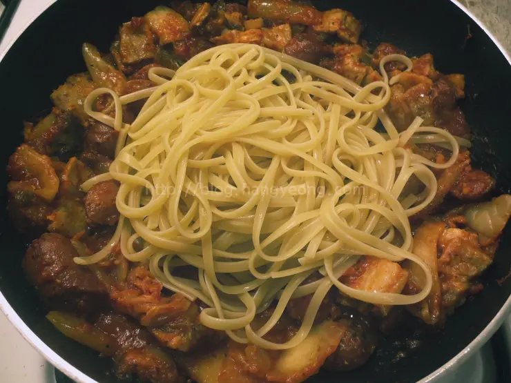 자취요리 김치삼겹살 스파게티