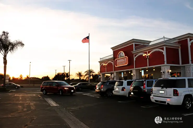 Farrell’s Ice Cream Parlour Restaurant, 60년을 이어온 맛 서던 캘리포니아의 명물 아이스크림 레스토랑
