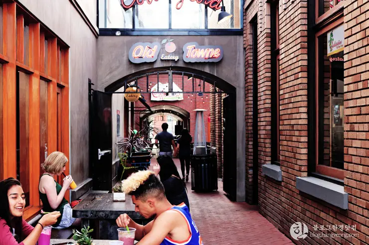 오렌지시티 올드타운(Old Towne Historic District, City of Orange), 미국 인사동 거리