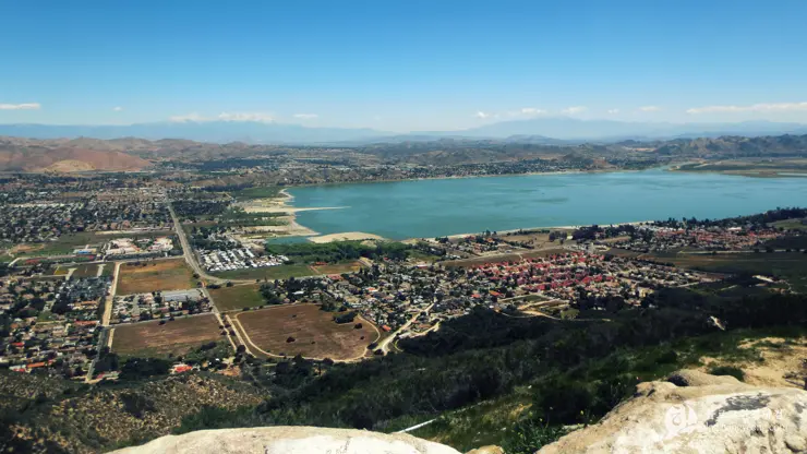 드라이브 코스 끝자락에서 만난 “레이크 엘시노어”