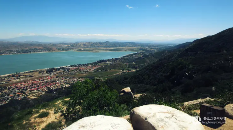 드라이브 코스 끝자락에서 만난 “레이크 엘시노어”
