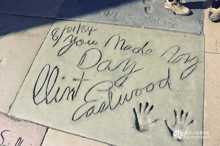 LA 많은 인파가 붐비는 할리우드 스타의 거리