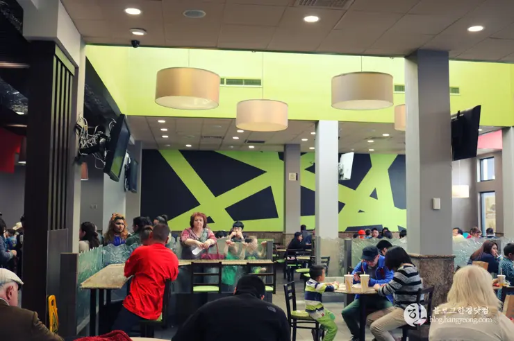 LA 많은 인파가 붐비는 할리우드 스타의 거리