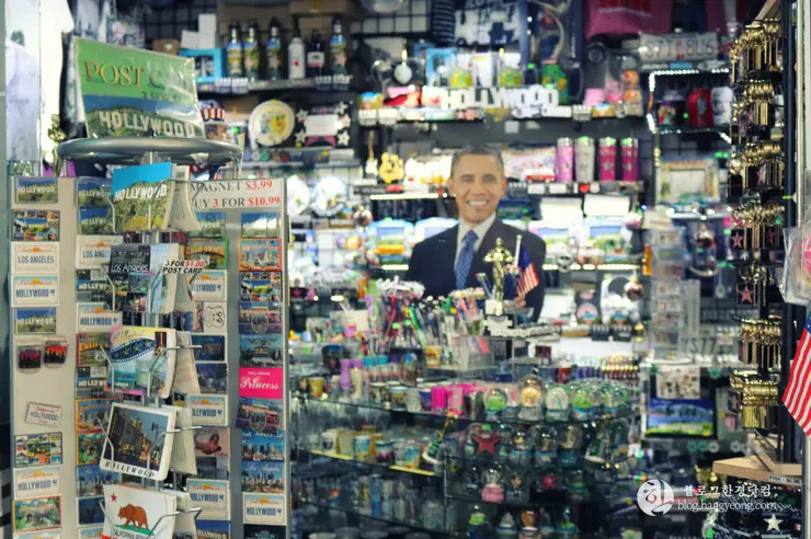 LA 많은 인파가 붐비는 할리우드 스타의 거리