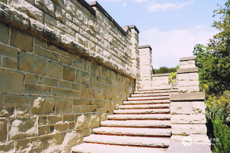 다시 찾은 비버리 힐즈에 있는 그레이스톤 맨션