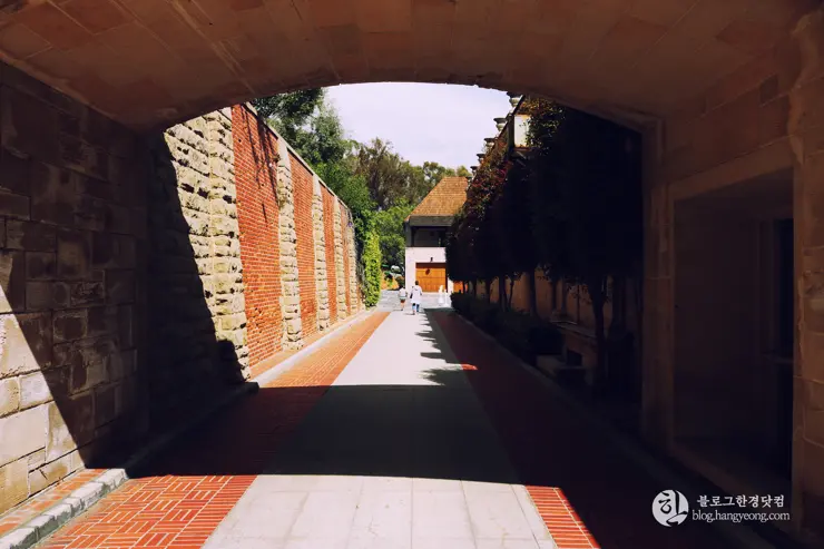 다시 찾은 비버리 힐즈에 있는 그레이스톤 맨션