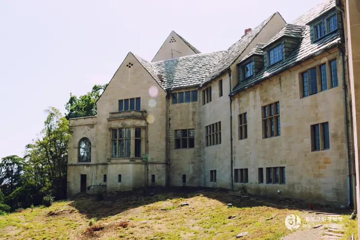 다시 찾은 비버리 힐즈에 있는 그레이스톤 맨션