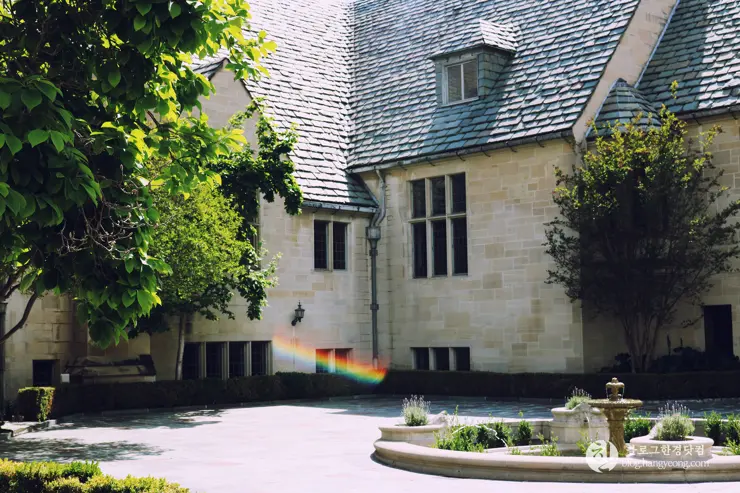 다시 찾은 비버리 힐즈에 있는 그레이스톤 맨션