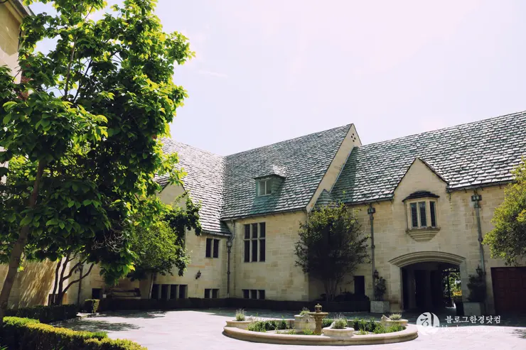 다시 찾은 비버리 힐즈에 있는 그레이스톤 맨션