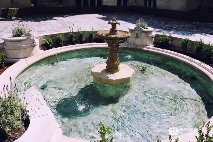 다시 찾은 비버리 힐즈에 있는 그레이스톤 맨션