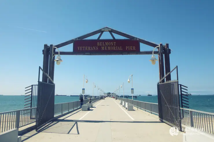 롱비치, 벨몬트 피어(Belmont Pier) 에서 낚시를 즐기다.