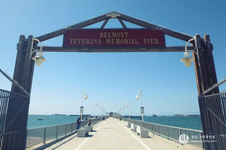 롱비치, 벨몬트 피어(Belmont Pier) 에서 낚시를 즐기다.