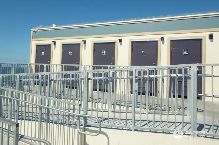 롱비치, 벨몬트 피어(Belmont Pier) 에서 낚시를 즐기다.