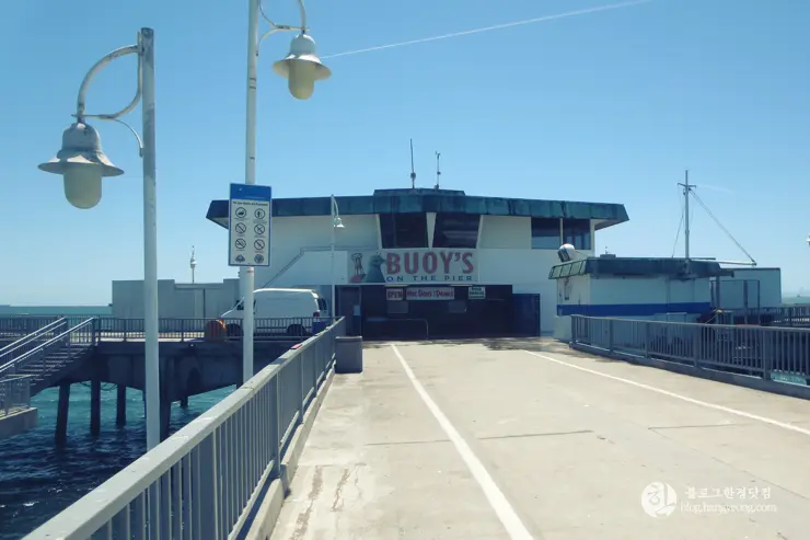롱비치, 벨몬트 피어(Belmont Pier) 에서 낚시를 즐기다.