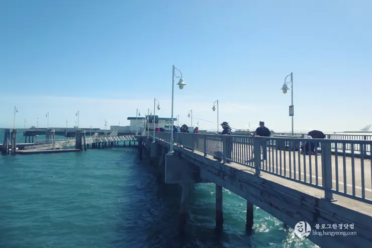 롱비치, 벨몬트 피어(Belmont Pier) 에서 낚시를 즐기다.