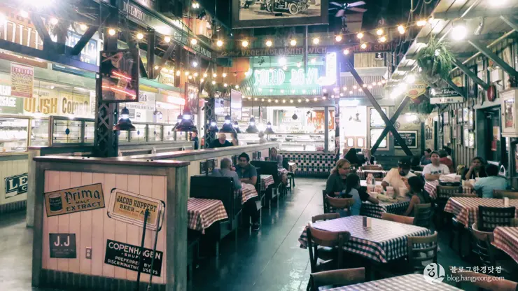 포틸러스 핫도그 (Portillo’s Hot Dogs), 캘리포니아 부에나 팍 핫도그 전문점