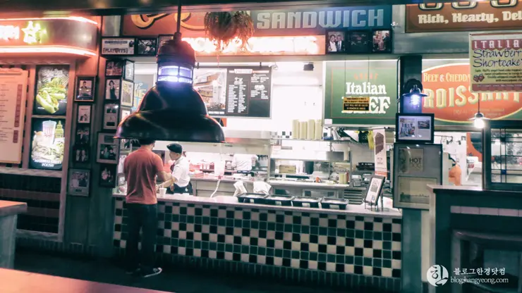 포틸러스 핫도그 (Portillo’s Hot Dogs), 캘리포니아 부에나 팍 핫도그 전문점