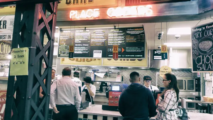 포틸러스 핫도그 (Portillo’s Hot Dogs), 캘리포니아 부에나 팍 핫도그 전문점