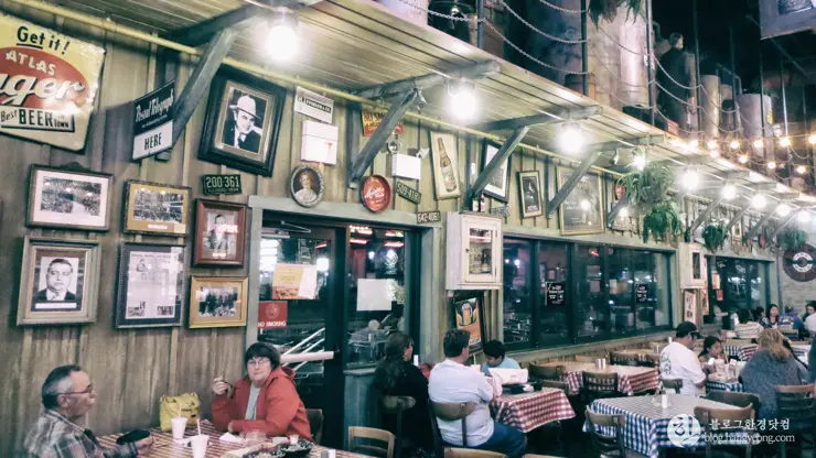 포틸러스 핫도그 (Portillo’s Hot Dogs), 캘리포니아 부에나 팍 핫도그 전문점