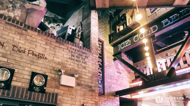 포틸러스 핫도그 (Portillo’s Hot Dogs), 캘리포니아 부에나 팍 핫도그 전문점