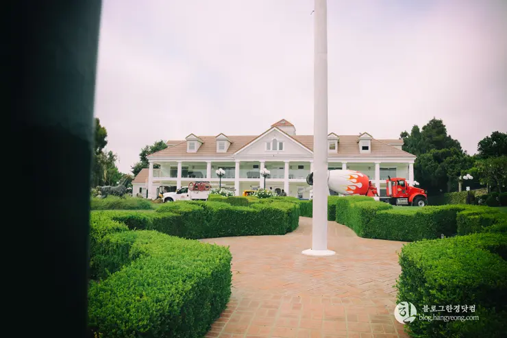 뉴포트 만 자연생태보호구역, Upper Newport Bay Nature Preserve Interpretive Center