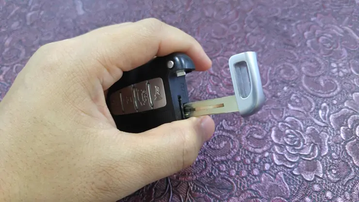 기아자동차 쏘렌토R 스마트키 베터리 교체 하는 방법