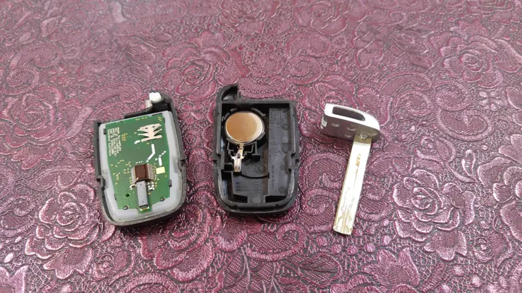 기아자동차 쏘렌토R 스마트키 베터리 교체 하는 방법