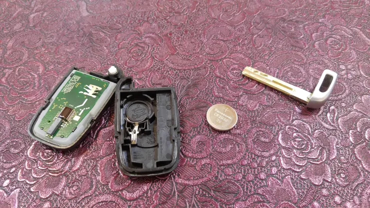 기아자동차 쏘렌토R 스마트키 베터리 교체 하는 방법