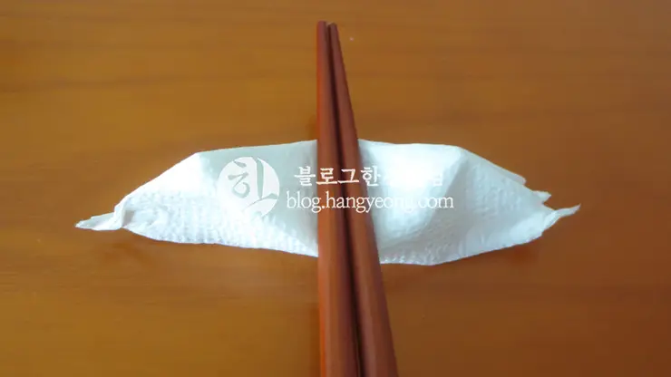 네프킨으로 젓가락 받침대 만들기