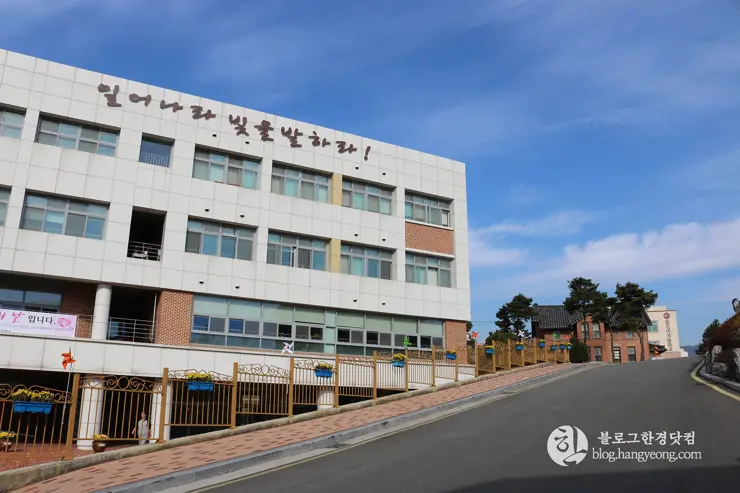 청주 가볼만한곳, 일신여자고등학교 일대 탑동 양관