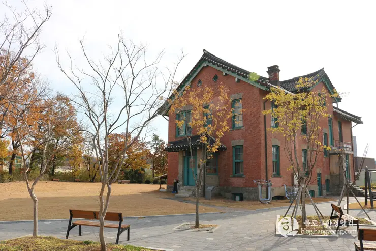 청주 가볼만한곳, 일신여자고등학교 일대 탑동 양관