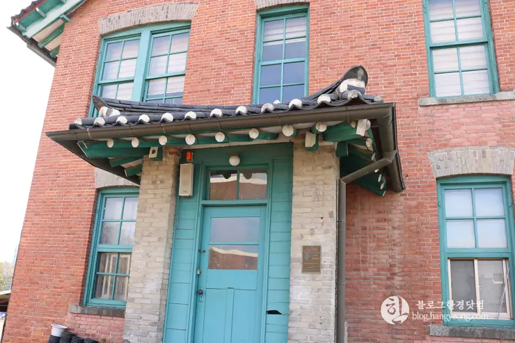 청주 가볼만한곳, 일신여자고등학교 일대 탑동 양관