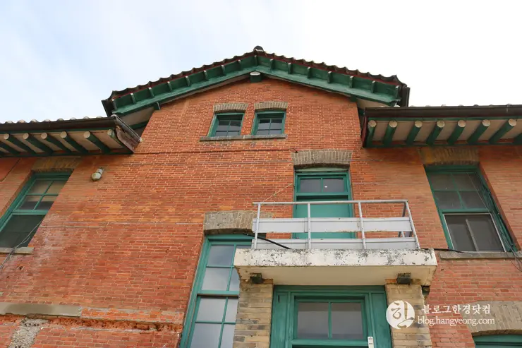 청주 가볼만한곳, 일신여자고등학교 일대 탑동 양관