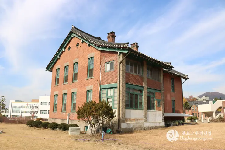 청주 가볼만한곳, 일신여자고등학교 일대 탑동 양관