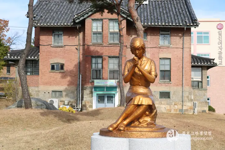 청주 가볼만한곳, 일신여자고등학교 일대 탑동 양관