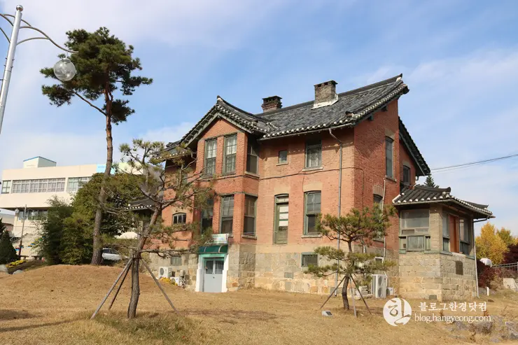 청주 가볼만한곳, 일신여자고등학교 일대 탑동 양관