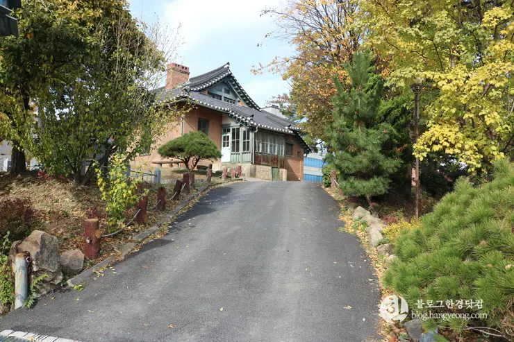 청주 가볼만한곳, 일신여자고등학교 일대 탑동 양관