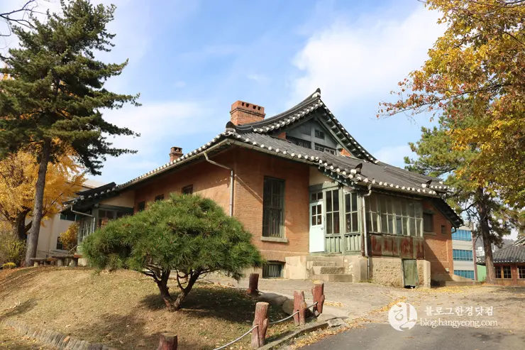 청주 가볼만한곳, 일신여자고등학교 일대 탑동 양관