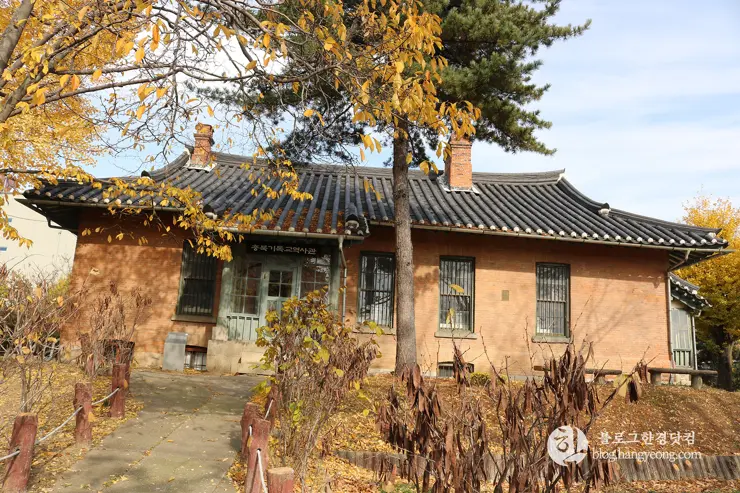 청주 가볼만한곳, 일신여자고등학교 일대 탑동 양관