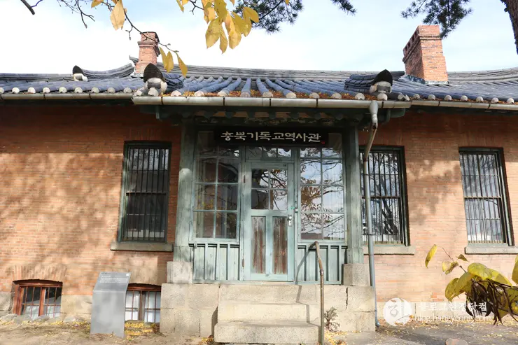 청주 가볼만한곳, 일신여자고등학교 일대 탑동 양관