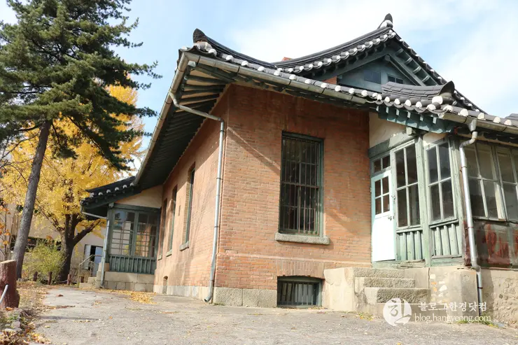 청주 가볼만한곳, 일신여자고등학교 일대 탑동 양관