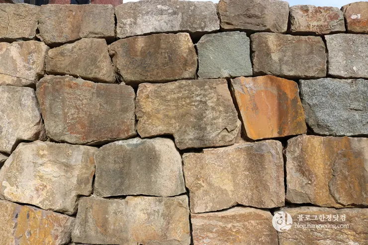 청주 가볼만한곳, 일신여자고등학교 일대 탑동 양관