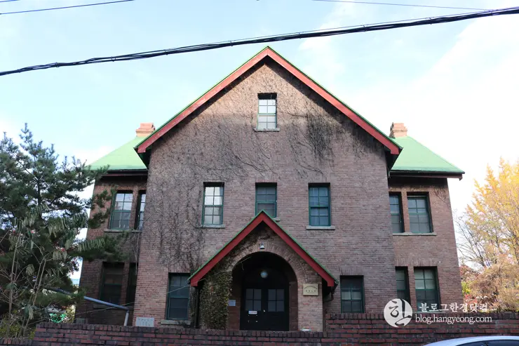 청주 가볼만한곳, 일신여자고등학교 일대 탑동 양관