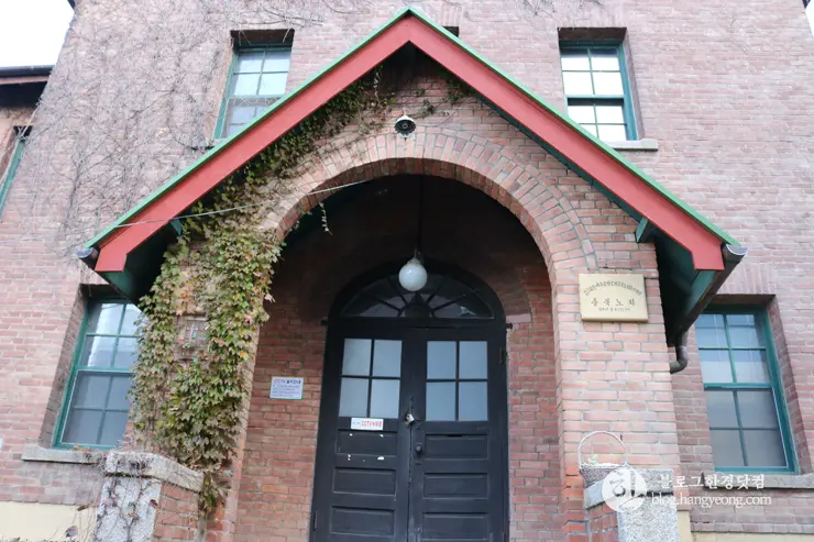 청주 가볼만한곳, 일신여자고등학교 일대 탑동 양관